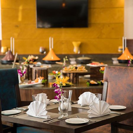 Regenta Central Cassia Zirakpur Chandigarh Exteriör bild