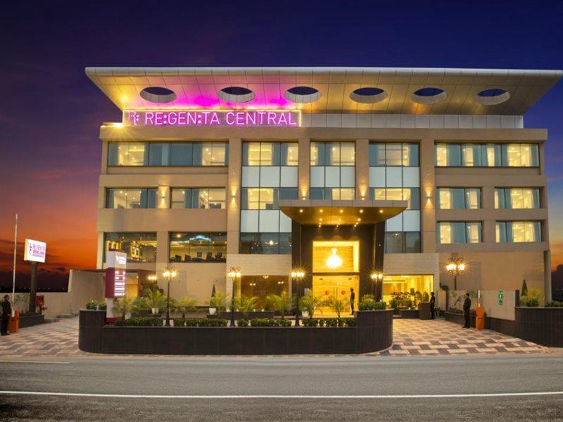Regenta Central Cassia Zirakpur Chandigarh Exteriör bild
