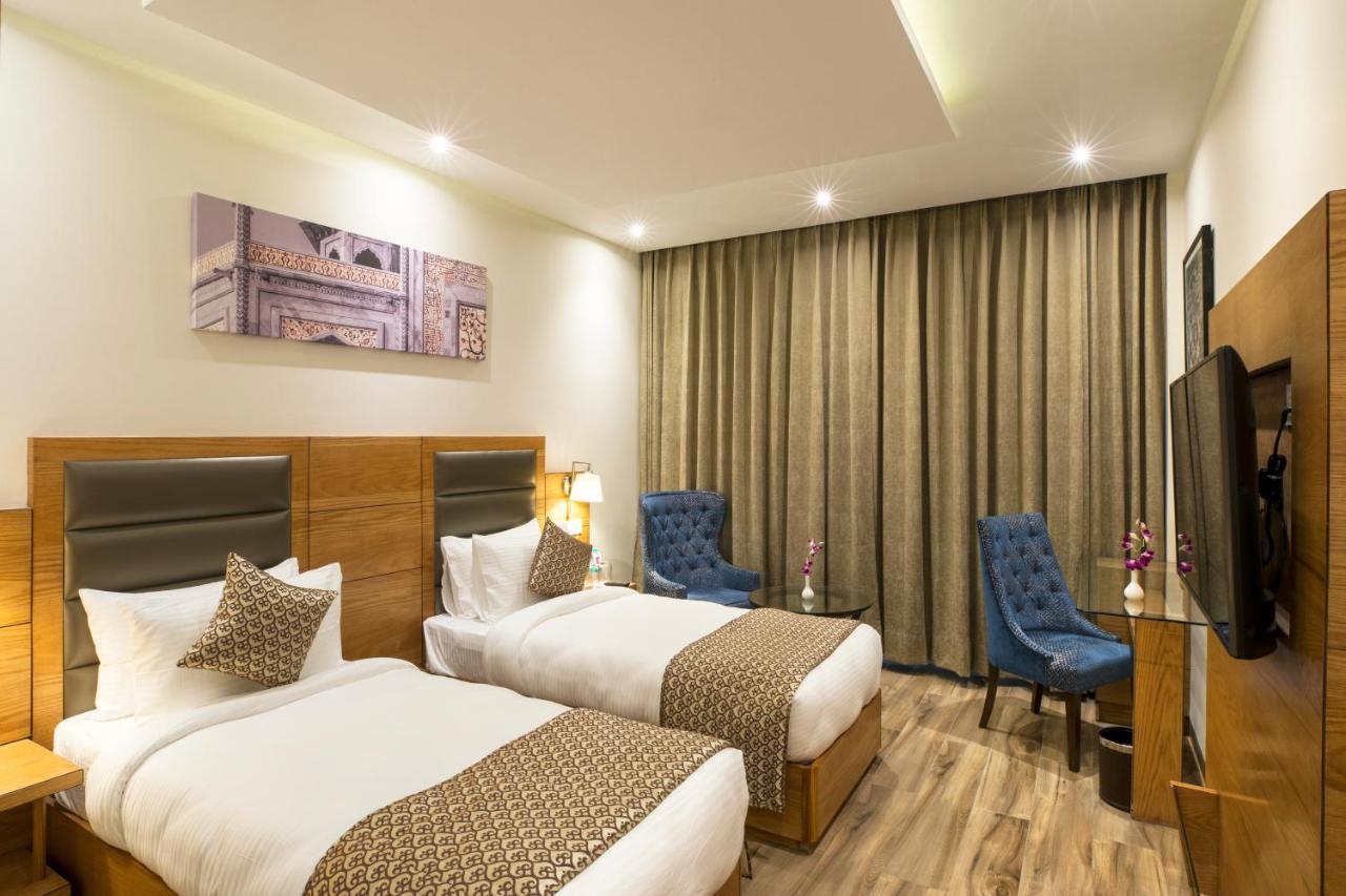 Regenta Central Cassia Zirakpur Chandigarh Exteriör bild