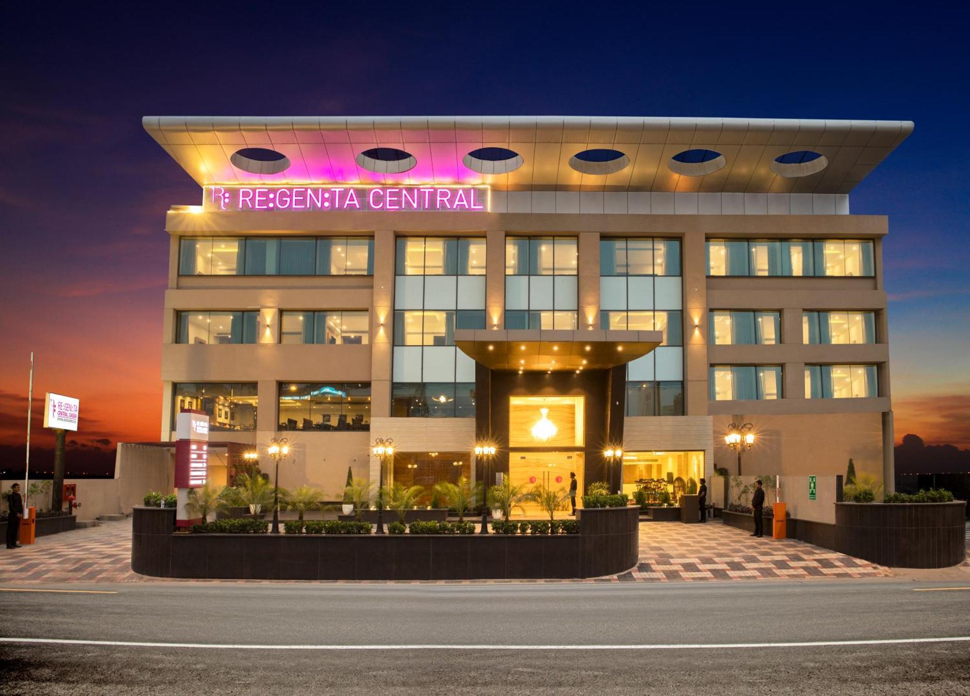 Regenta Central Cassia Zirakpur Chandigarh Exteriör bild