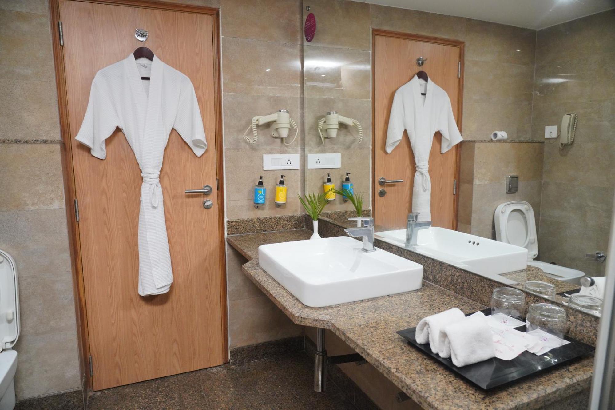 Regenta Central Cassia Zirakpur Chandigarh Exteriör bild