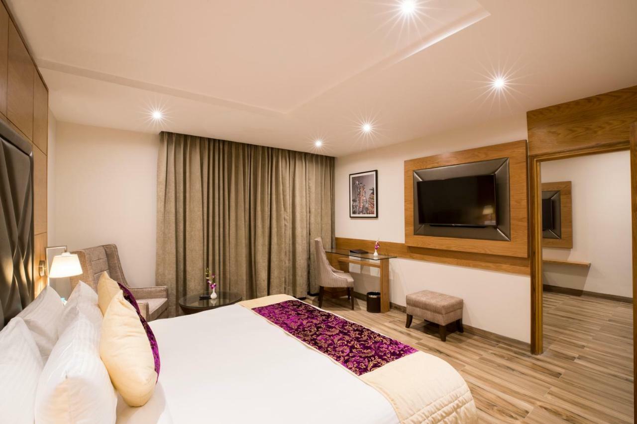 Regenta Central Cassia Zirakpur Chandigarh Exteriör bild