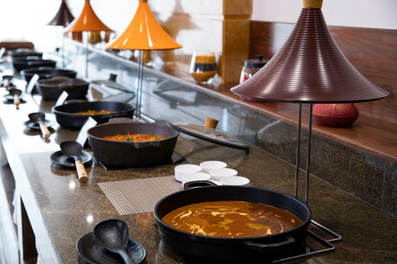 Regenta Central Cassia Zirakpur Chandigarh Exteriör bild
