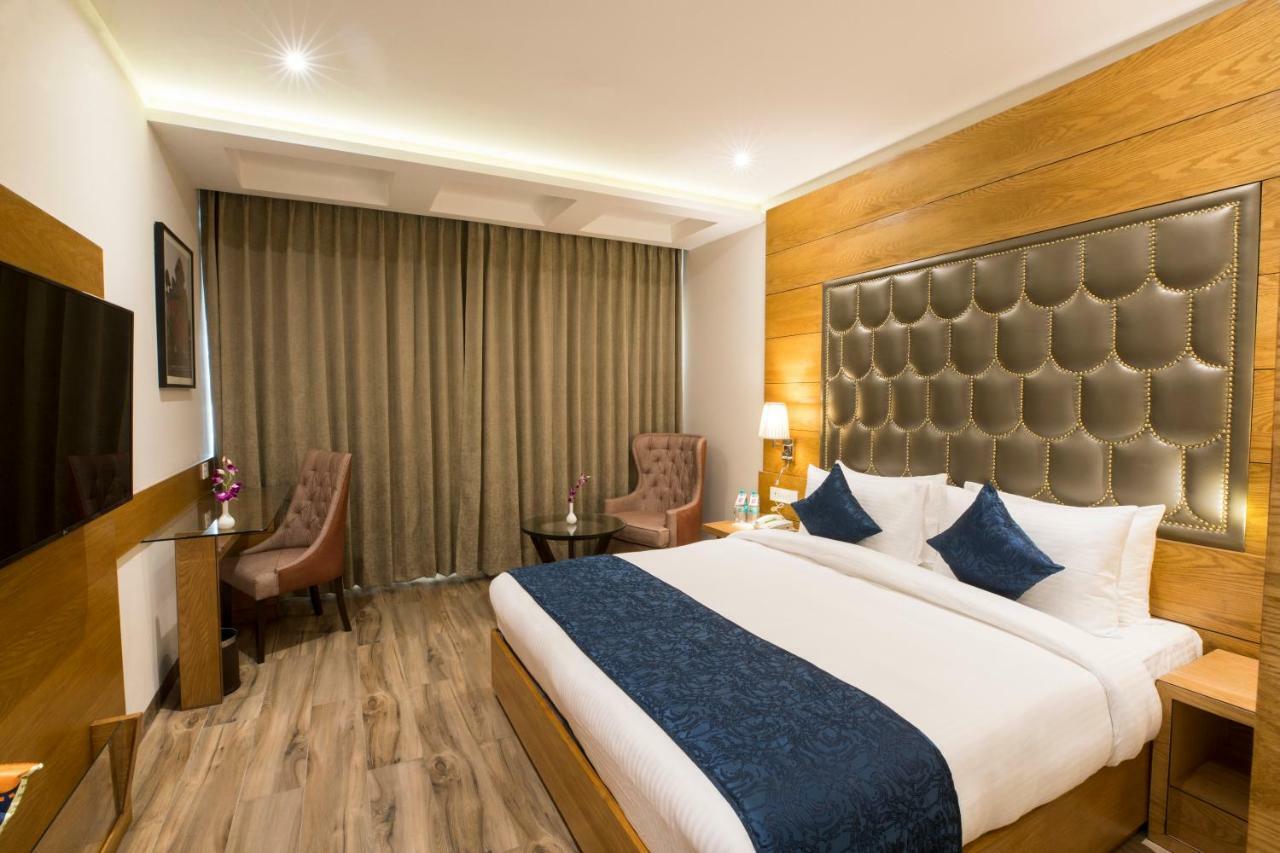 Regenta Central Cassia Zirakpur Chandigarh Exteriör bild