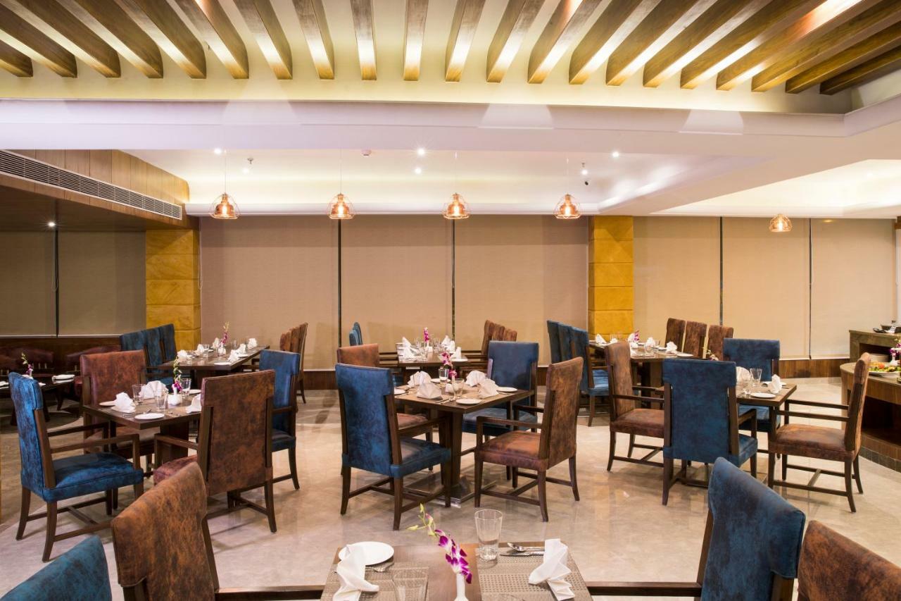 Regenta Central Cassia Zirakpur Chandigarh Exteriör bild