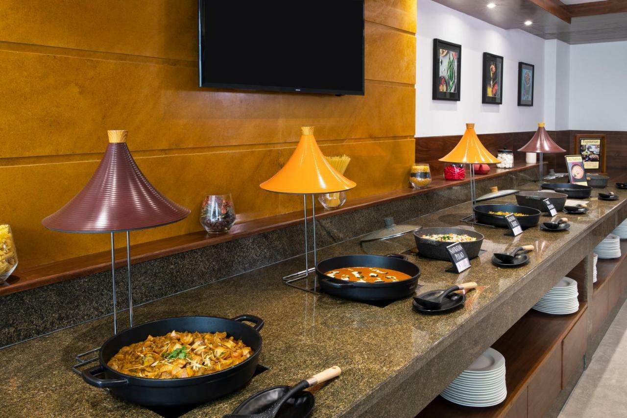 Regenta Central Cassia Zirakpur Chandigarh Exteriör bild