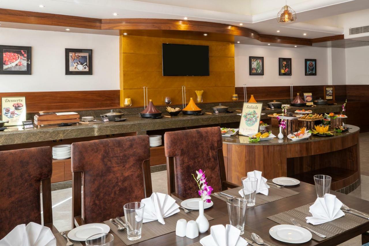 Regenta Central Cassia Zirakpur Chandigarh Exteriör bild