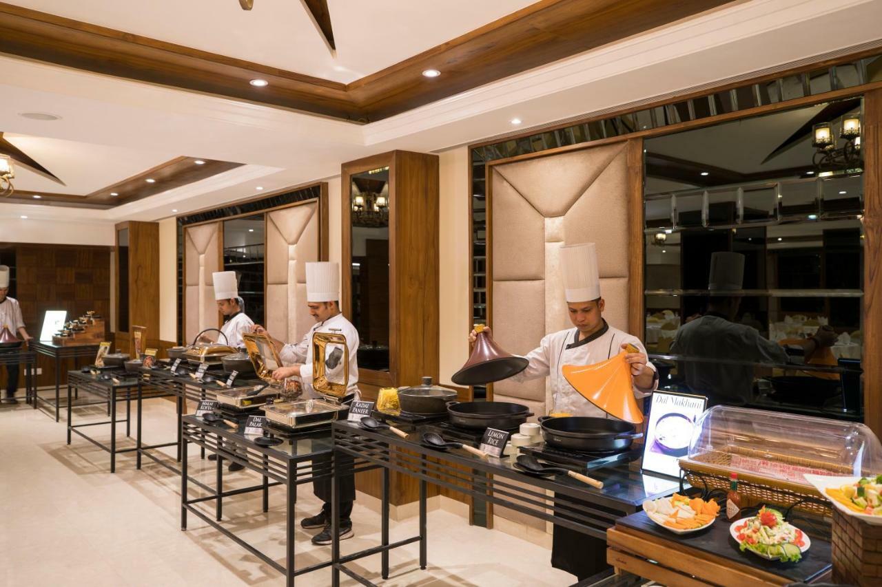 Regenta Central Cassia Zirakpur Chandigarh Exteriör bild