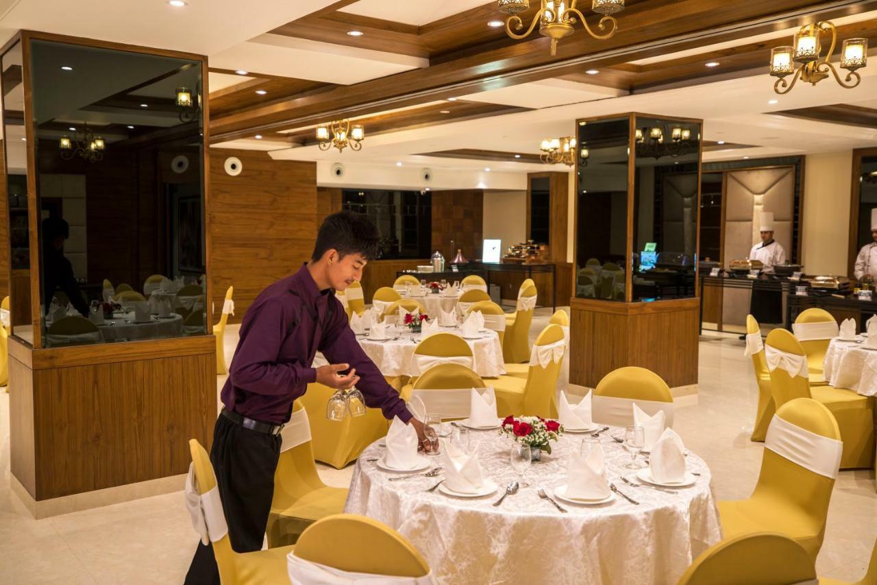 Regenta Central Cassia Zirakpur Chandigarh Exteriör bild