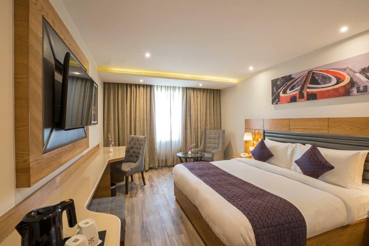Regenta Central Cassia Zirakpur Chandigarh Exteriör bild
