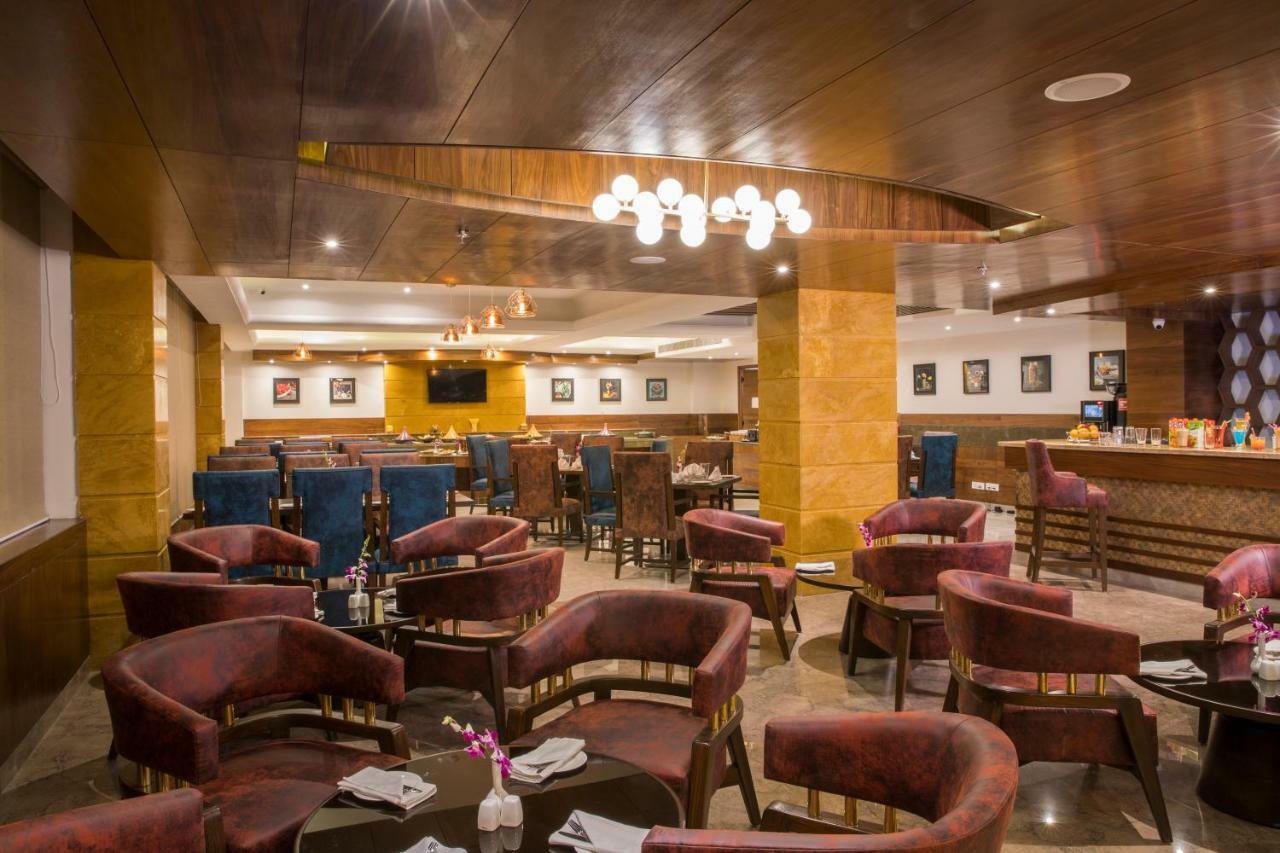 Regenta Central Cassia Zirakpur Chandigarh Exteriör bild