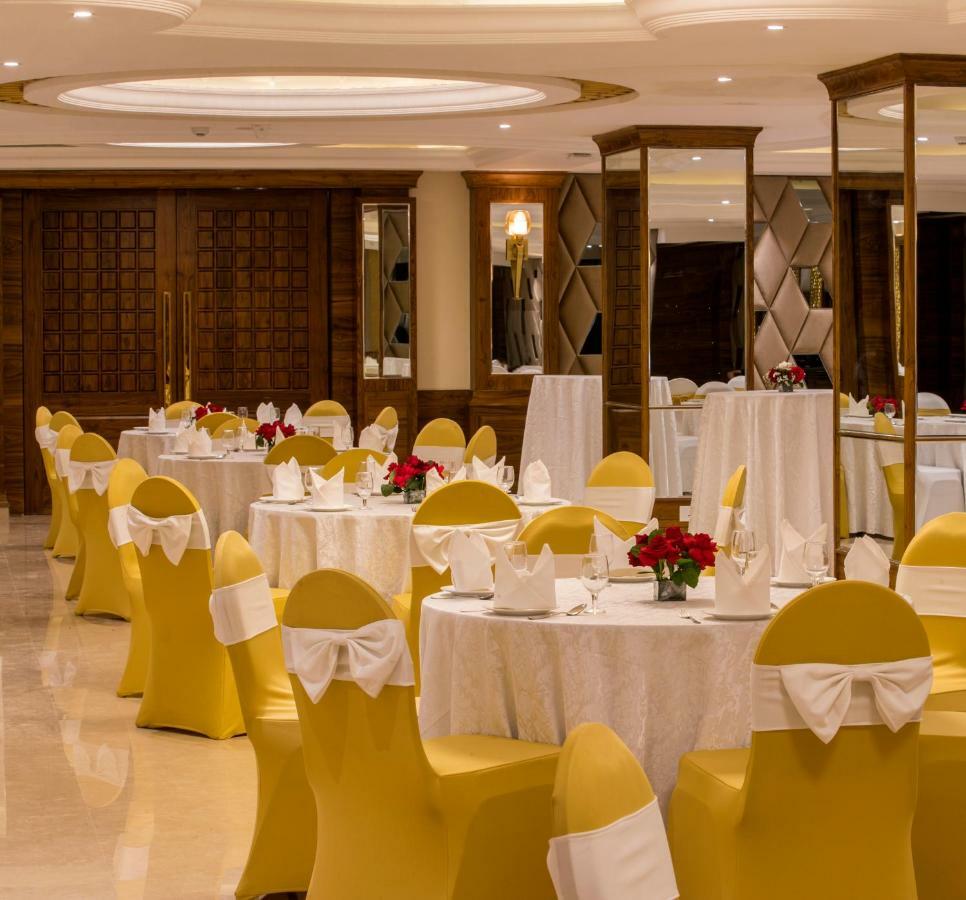 Regenta Central Cassia Zirakpur Chandigarh Exteriör bild
