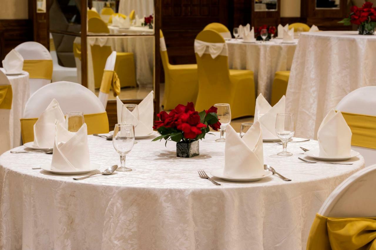 Regenta Central Cassia Zirakpur Chandigarh Exteriör bild