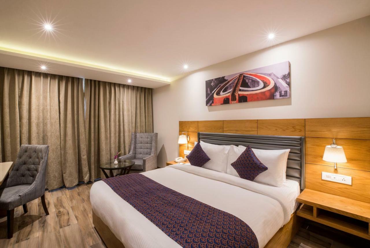 Regenta Central Cassia Zirakpur Chandigarh Exteriör bild