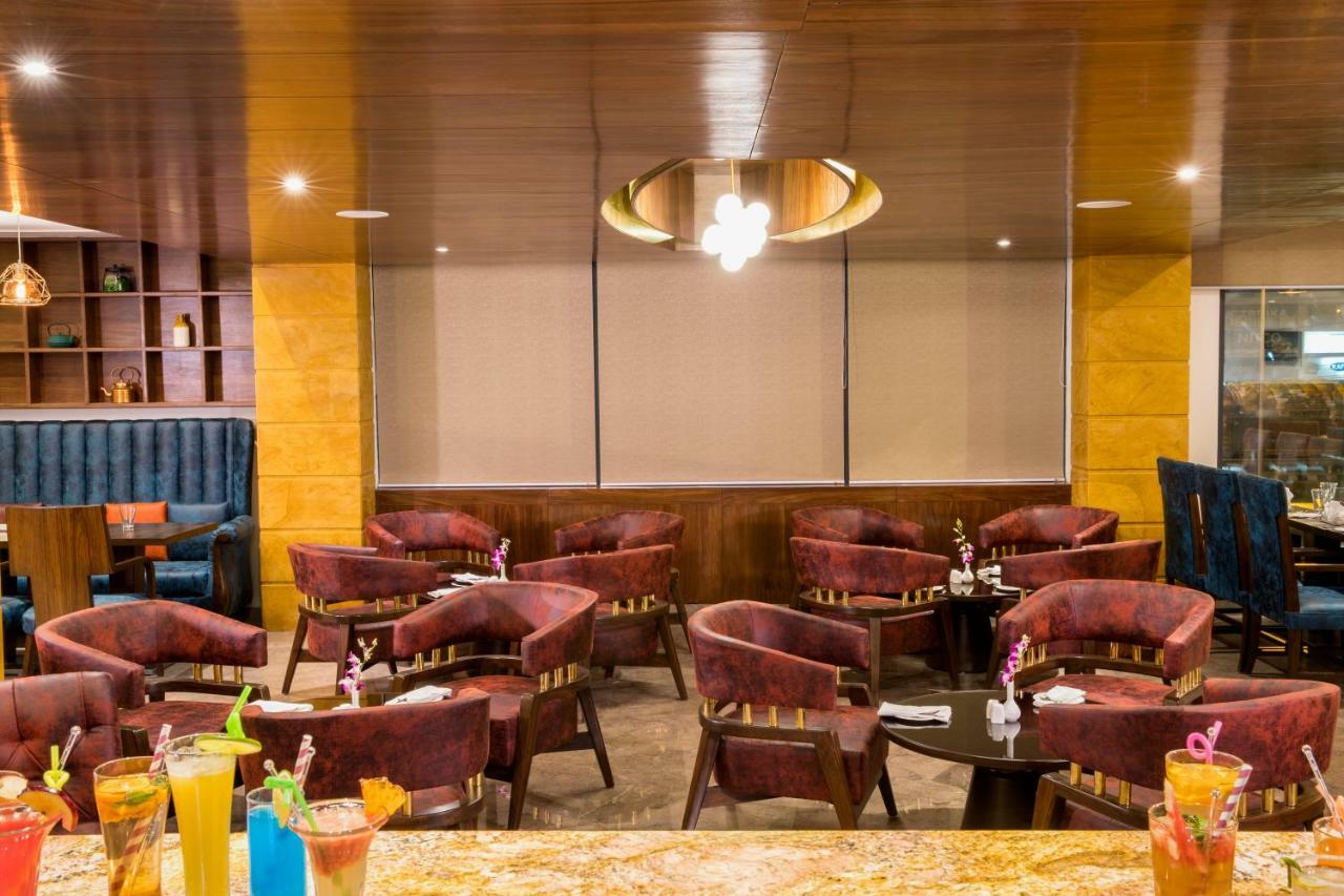 Regenta Central Cassia Zirakpur Chandigarh Exteriör bild