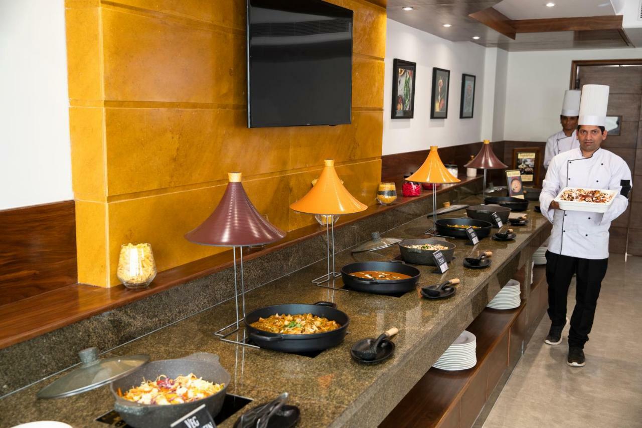 Regenta Central Cassia Zirakpur Chandigarh Exteriör bild