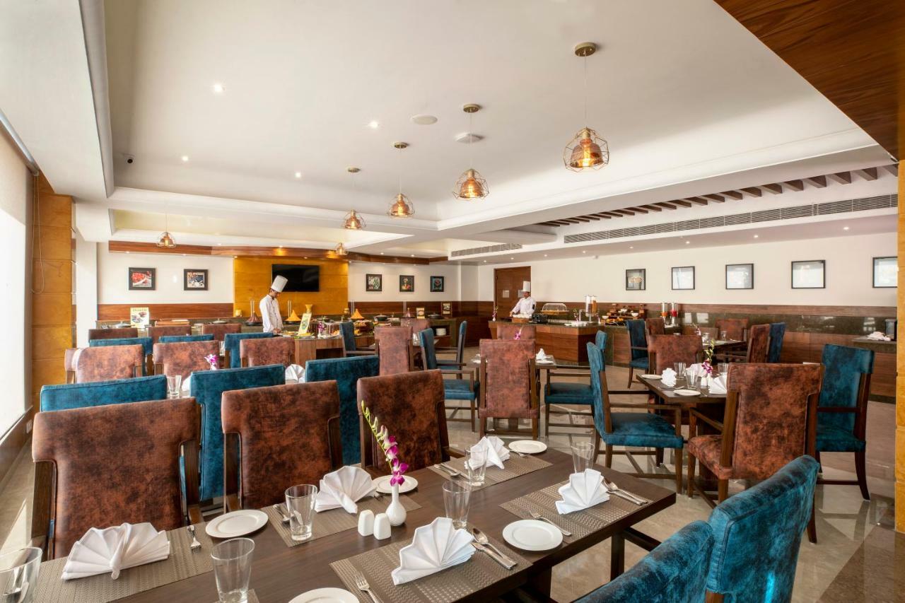 Regenta Central Cassia Zirakpur Chandigarh Exteriör bild