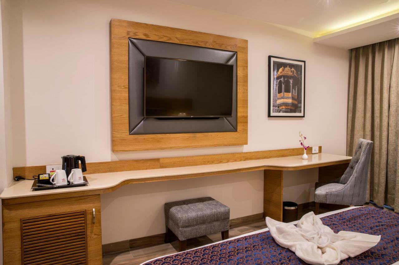 Regenta Central Cassia Zirakpur Chandigarh Exteriör bild