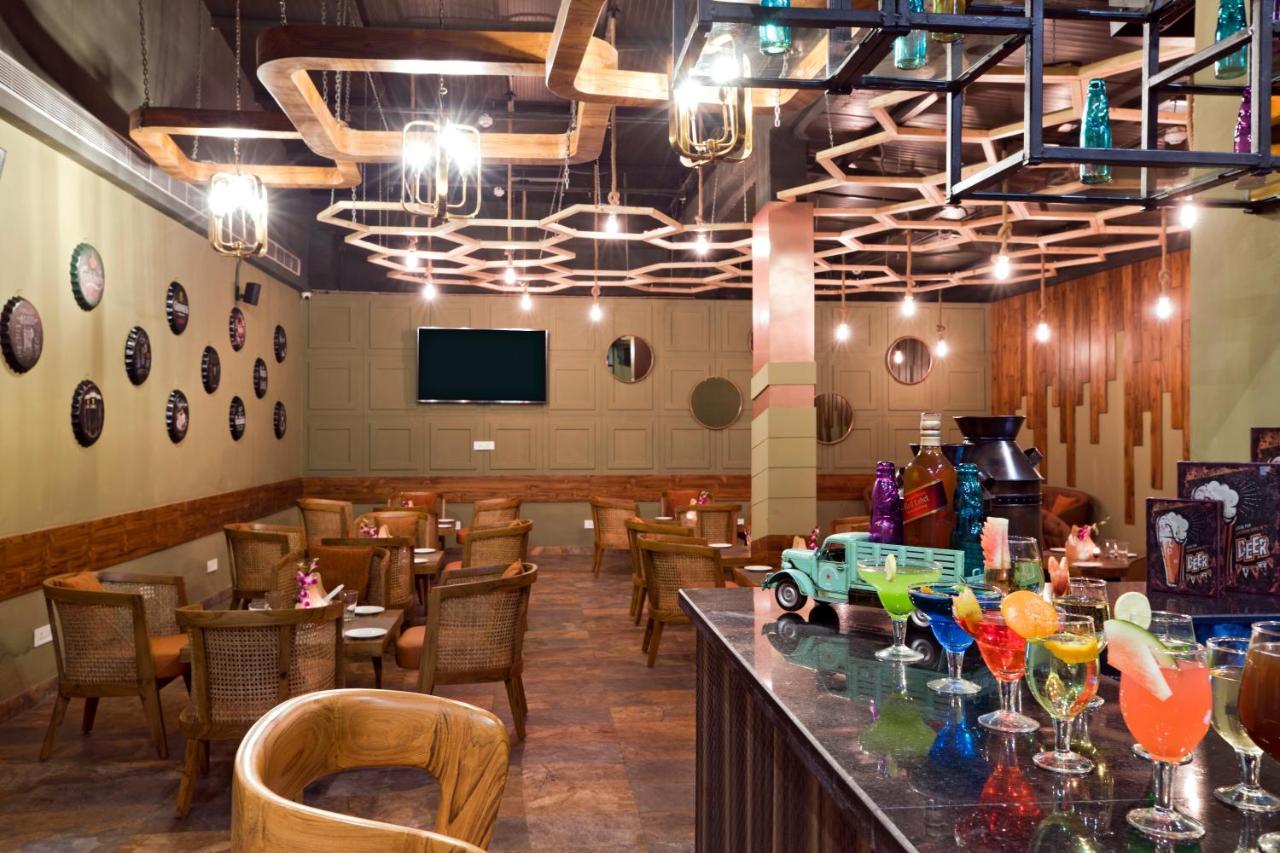 Regenta Central Cassia Zirakpur Chandigarh Exteriör bild