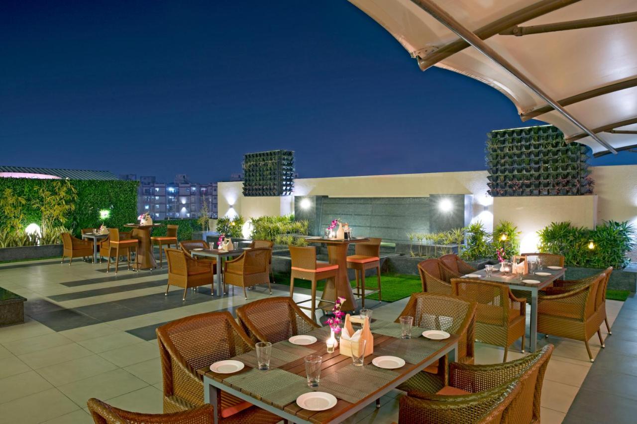 Regenta Central Cassia Zirakpur Chandigarh Exteriör bild