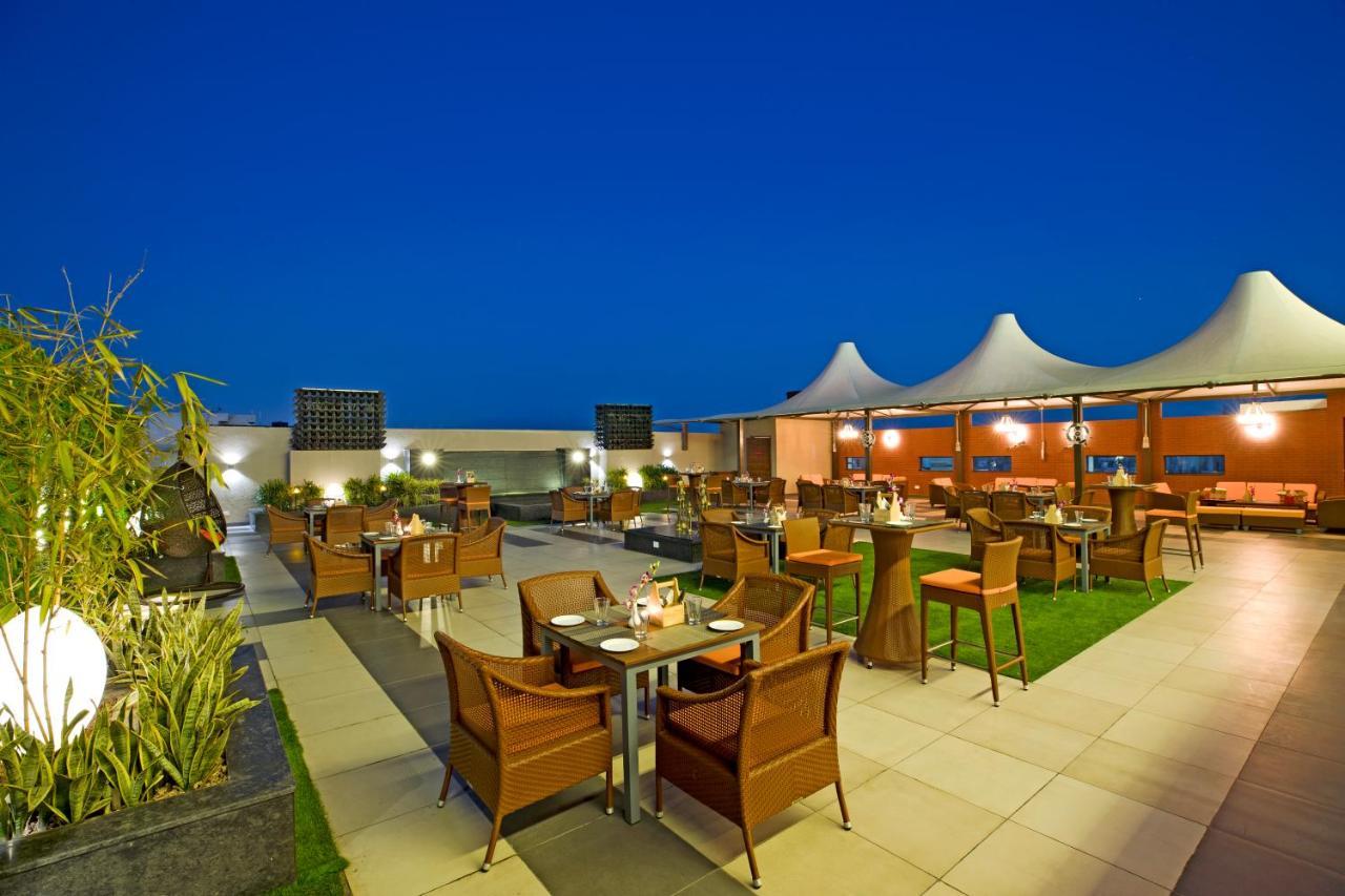Regenta Central Cassia Zirakpur Chandigarh Exteriör bild