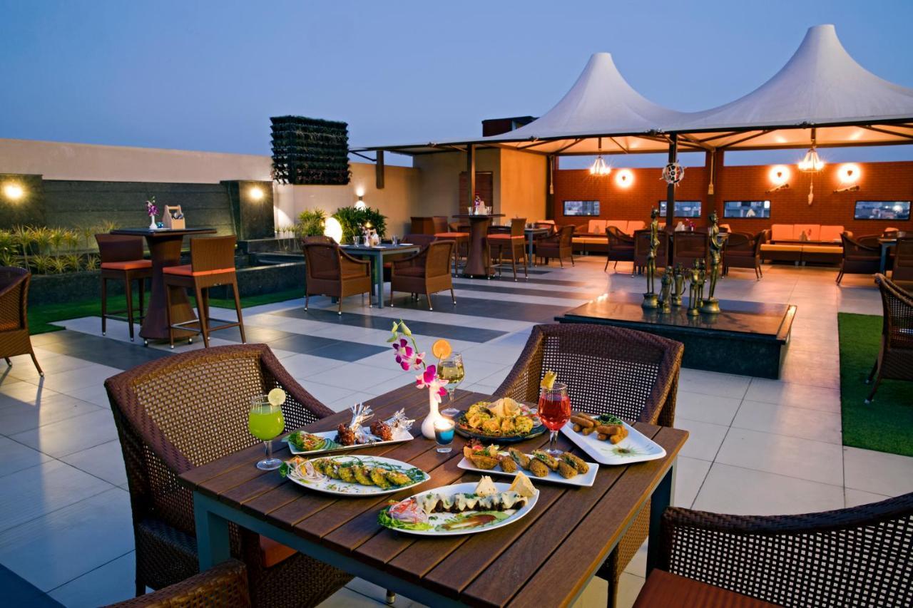 Regenta Central Cassia Zirakpur Chandigarh Exteriör bild